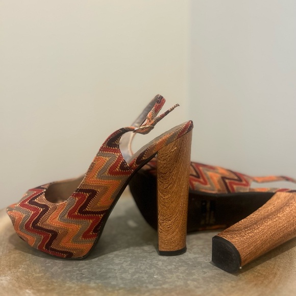 Chevron Autumn Colour Wooden Heel 5 1/2 inch Pump Size 9 - Picture 1 of 4